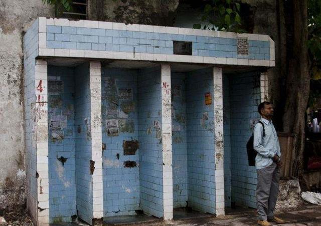 在印度上厕所不分男女厕且露天当地女性如何保护隐私