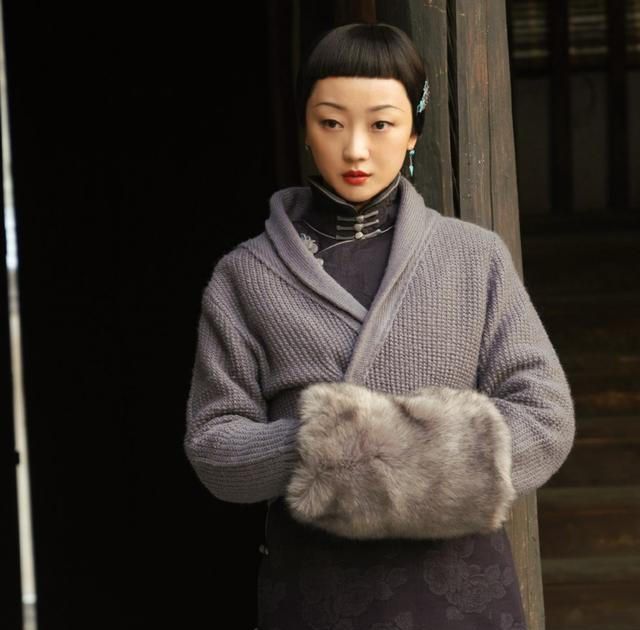 《新世界》最时髦的是关宝慧,眉上刘海,柳叶眉配旗袍