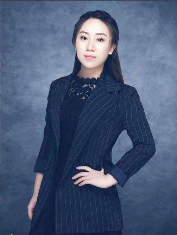 正文                 如今事业有成,感情也有新归宿的丫蛋越来越漂亮