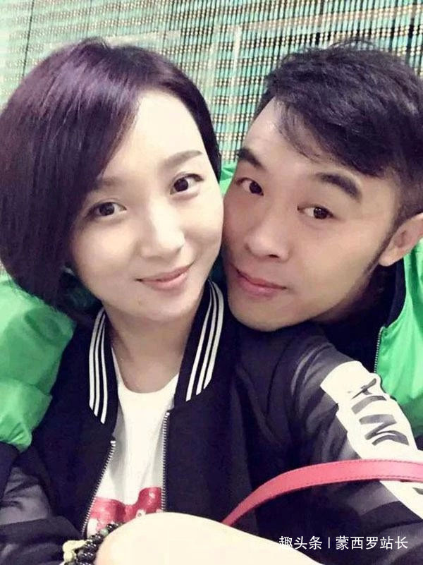梁红也有开网络直播,她在网上的人气挺高的,她也被网友们称为本山传媒