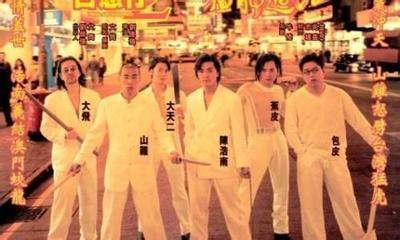 人倒是挺实在,平时学习成绩特别差,脾气大,初中没毕业出来混社会,结交