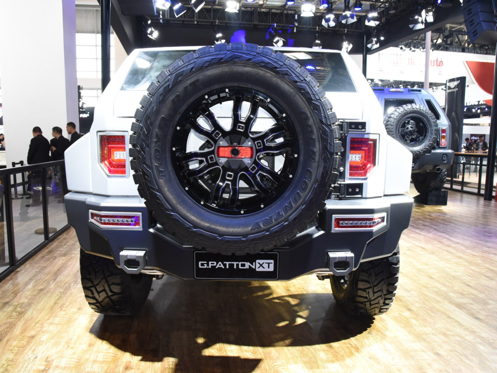 这才是真正的豪华越野车,车宽超2米,v6引擎爆353牛·米,168万