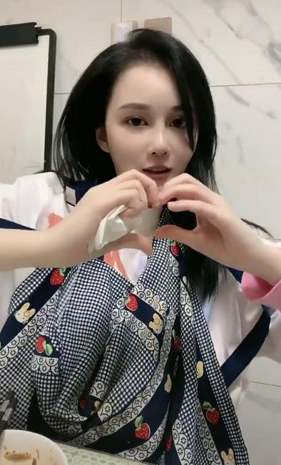 赵本山女儿近照曝光,明明是"星二代",却看着一脸"网红相"|赵一涵|星二