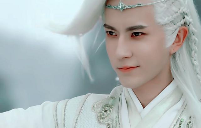 上线50分钟评论过千,女主第一集换了4个造型,这部新剧值得一看