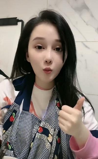 赵本山女儿近照曝光,明明是"星二代",却看着一脸"网红相"|赵一涵|星二