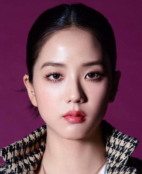 blackpink金智秀曝三月时尚大片烟熏妆果冻唇又欲又霸气