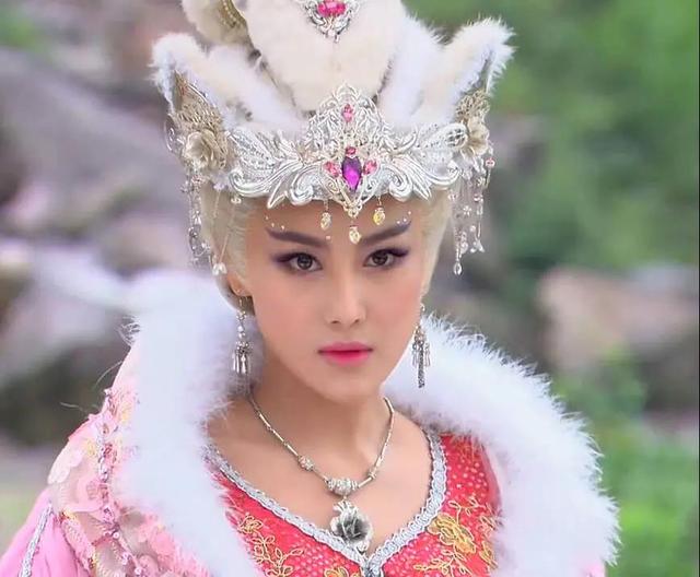 同样是扮演苏妲己,林心如的气质还不如南笙,吴谨言越看越像丫鬟