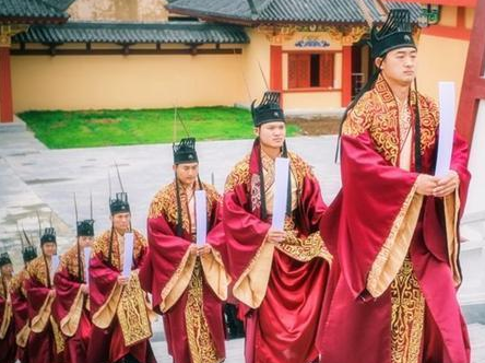 古代官员都是什么时候上朝 朝会一般都会分成几个方面?