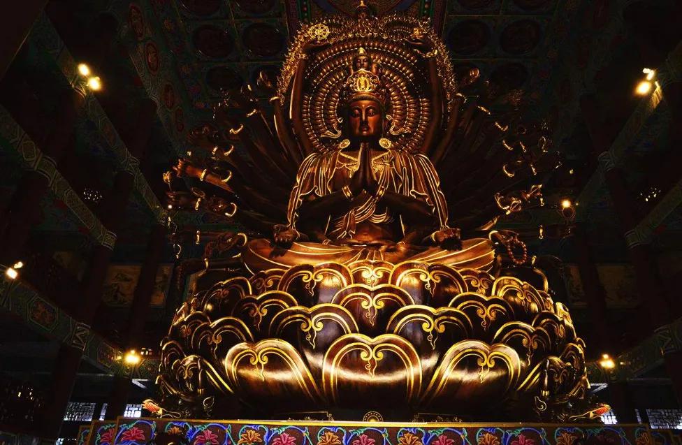 四川“香火兴旺”的寺庙,号称峨眉山第一门户
