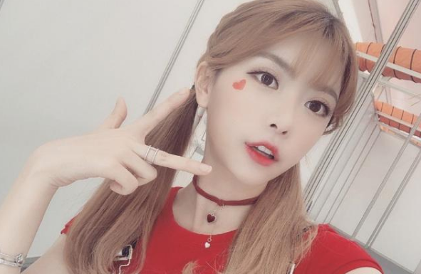 余小c脱单后却被发现藏有周淑怡写真余小c我有一个朋友