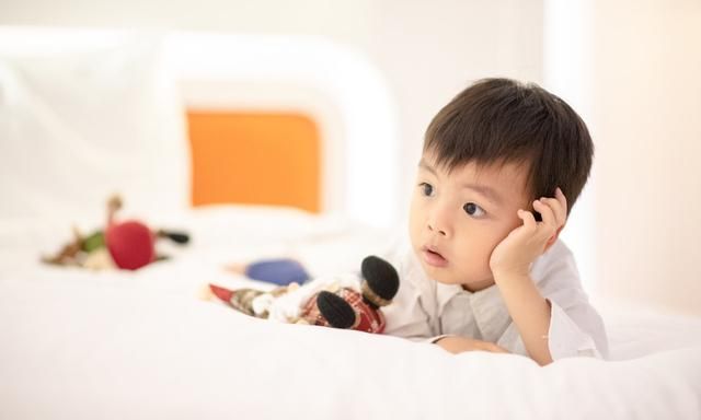 孩子发呆并不是偷懒,家长不要轻易去打扰,其实这是聪明的表现|创造力|家长|大脑_新浪新闻