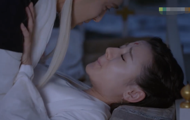 枕上书:迪丽热巴高伟光吻戏是借位吗?看清嘴唇特写,真相了