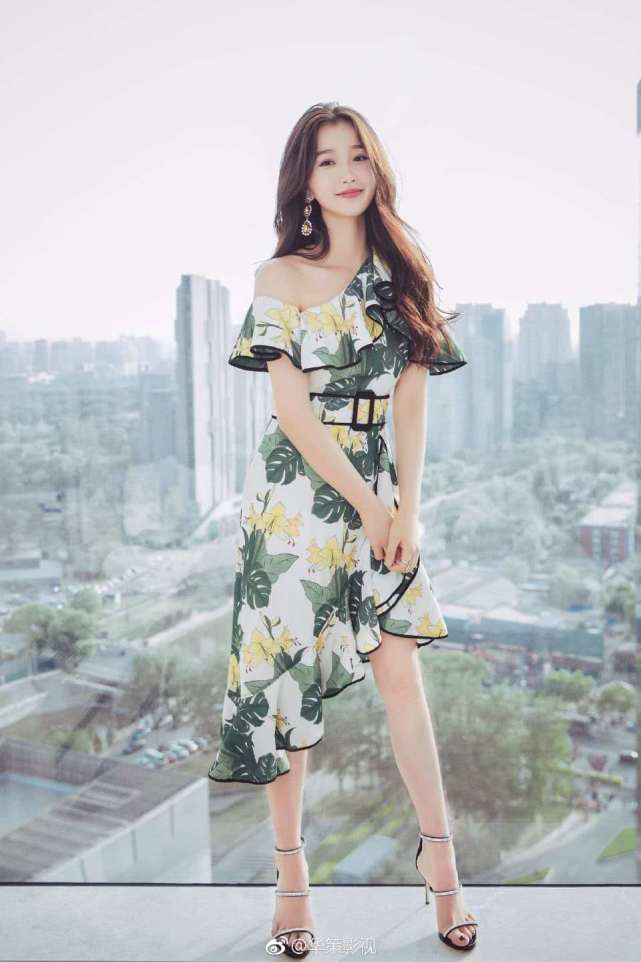 拍戏自带100套衣服, 25岁成最大股东, 虞书欣为啥要进演艺圈