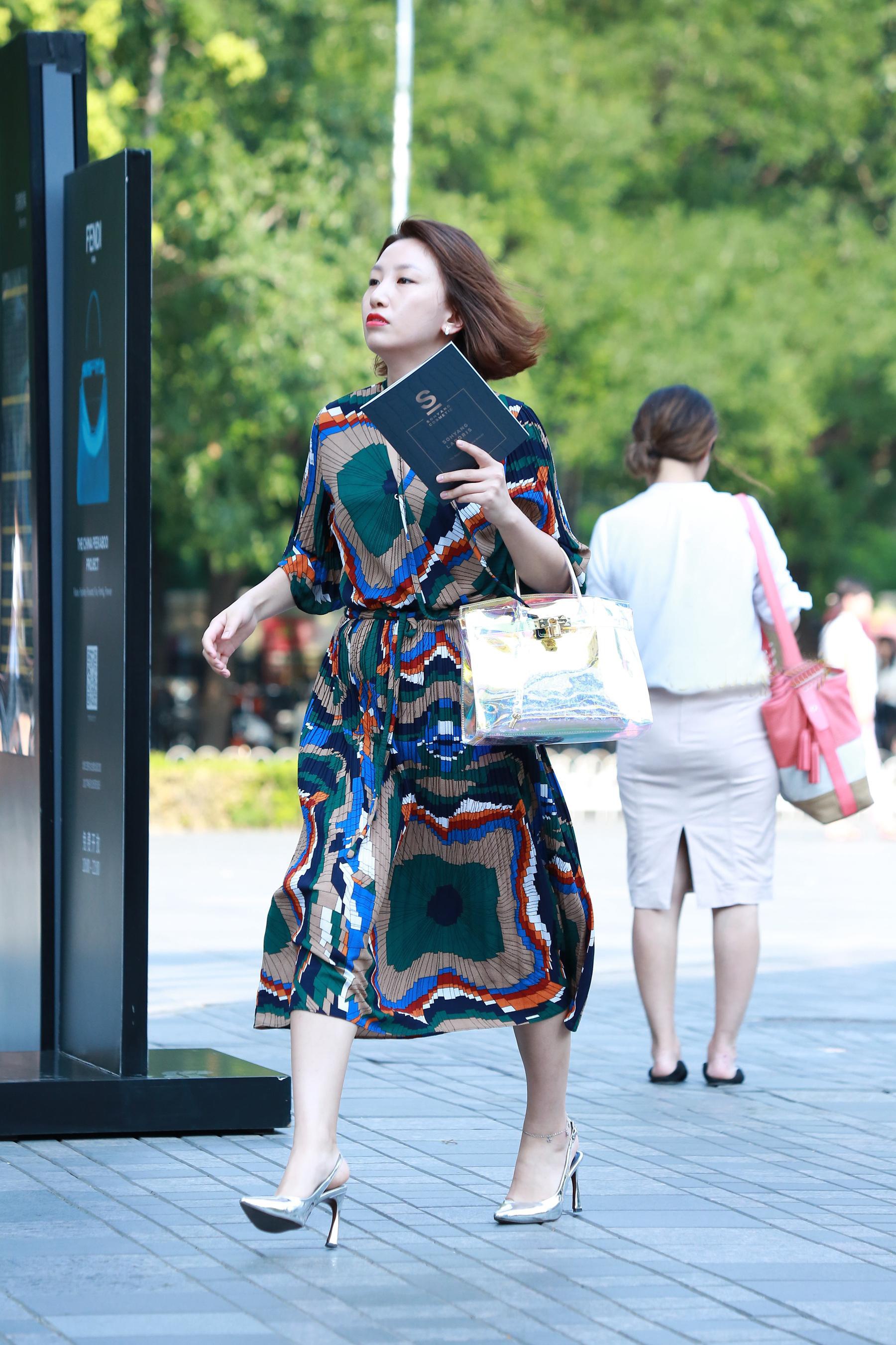 街拍青春美丽时尚大方年轻就是好