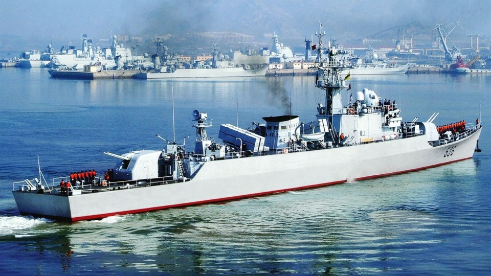 随后又追加了两艘,一共是4艘053h2型护卫舰,以及2艘f25t型护卫舰,2艘