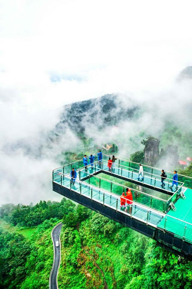 抖音上超恐怖的玻璃桥原来在这里,去过游客都表示后悔,你敢玩吗