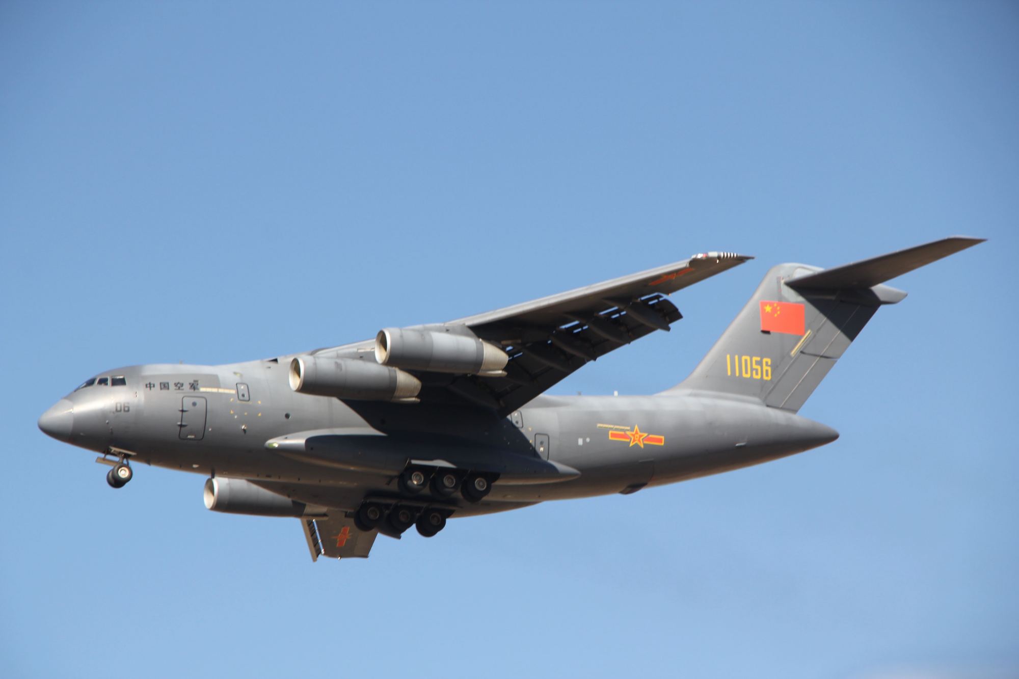 运-20驰援武汉!中国空军庞大机队来了,网友看到瞬间泪目