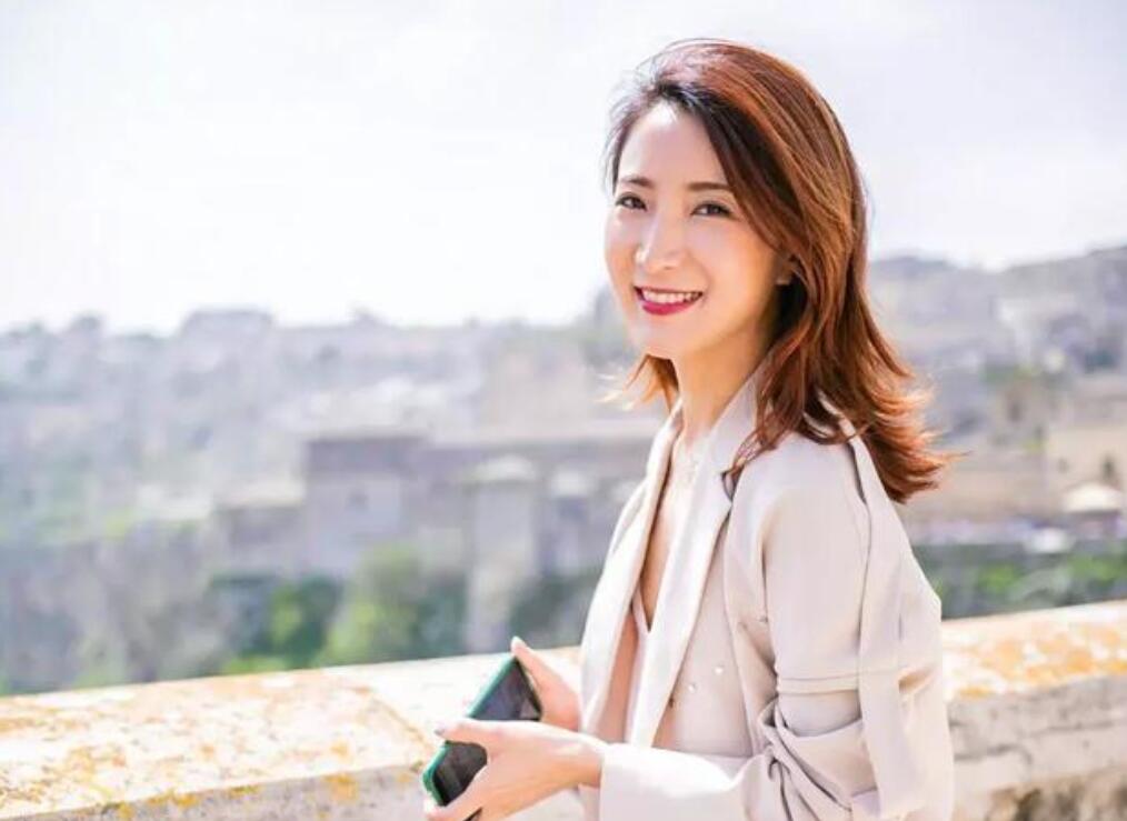 与陈赫离婚后,许婧终于再遇爱情,外籍男友活泼开朗