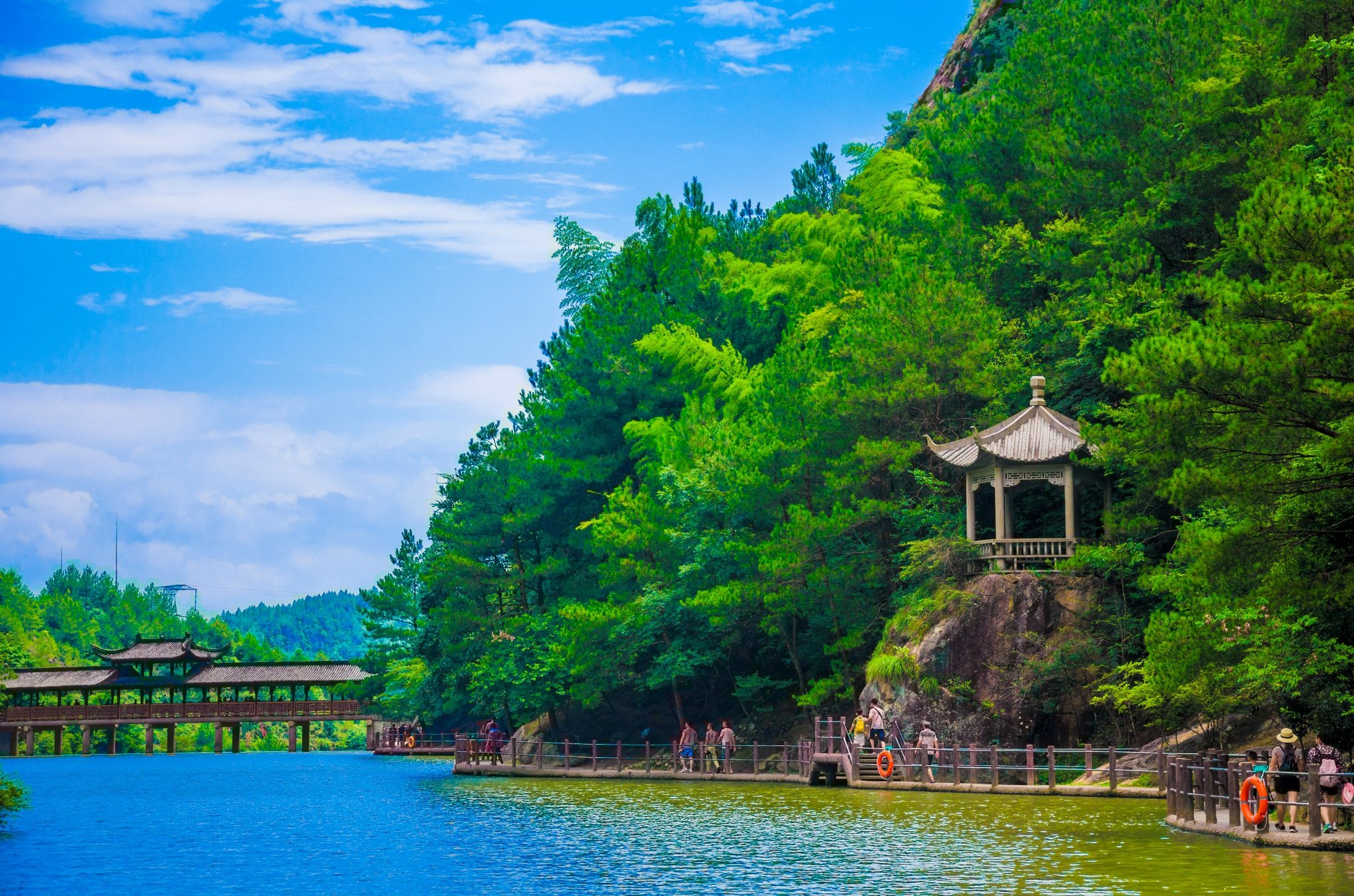浙江天台有处被誉浙东最美仙谷的峡谷,这里拥有原生态的山水美景