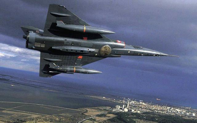 法国有世界上最小的战略轰炸机没苏30重浅析一代名机幻影iv