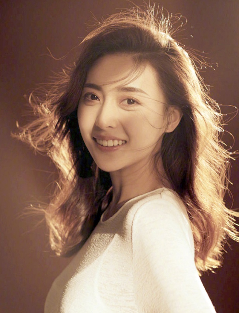 张舒越专业课第一进中国传媒大学成央视春晚最年轻主持人