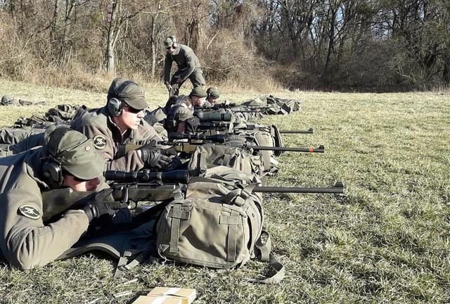 奥地利陆军精锐山地猎兵实弹射击训练50岁经典老枪依旧宝刀不老