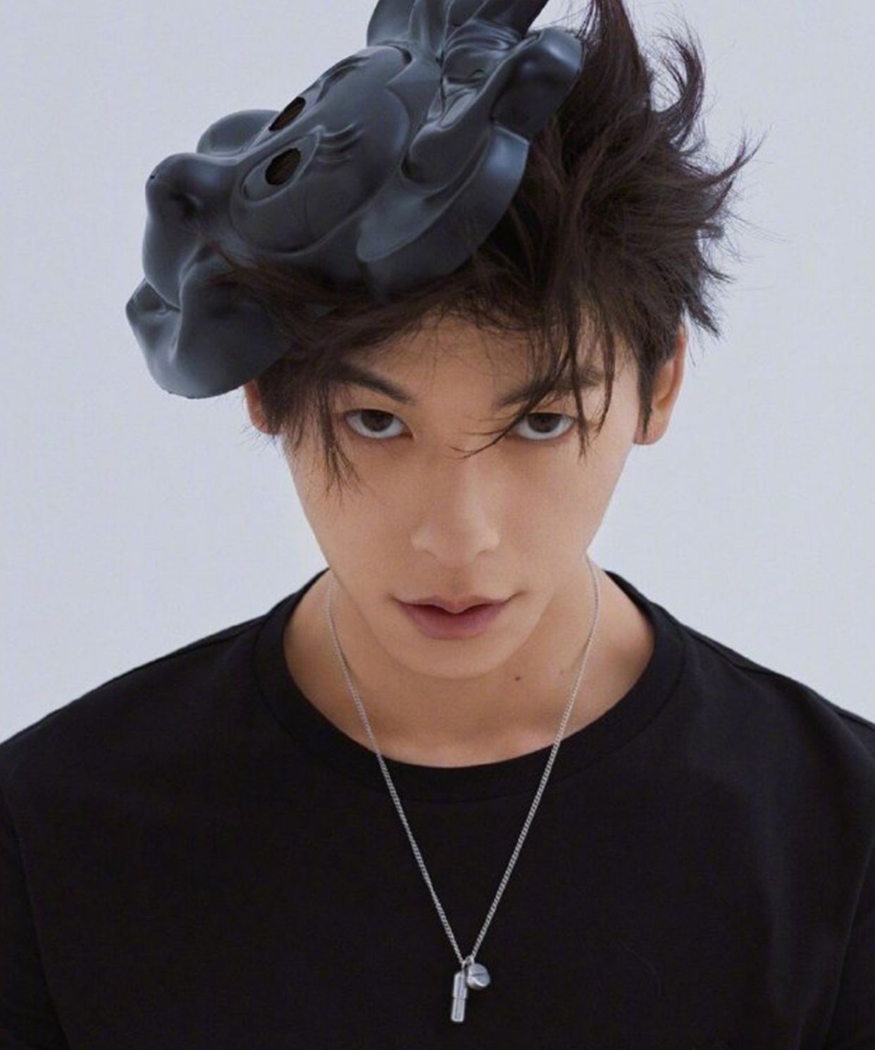 许光汉大片曝光,米老鼠帽太可爱,网友:又萌又帅!