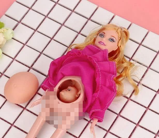 美国购物网站亚马逊推出“怀孕”的芭比娃娃引争议
