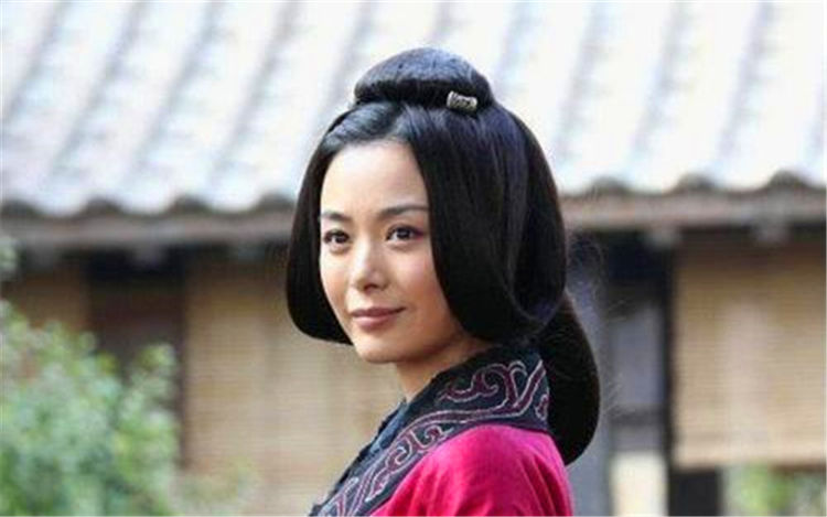 关羽还说出了理由,他的老婆不能生育,这才想要秦宜禄的妻子,为了传宗