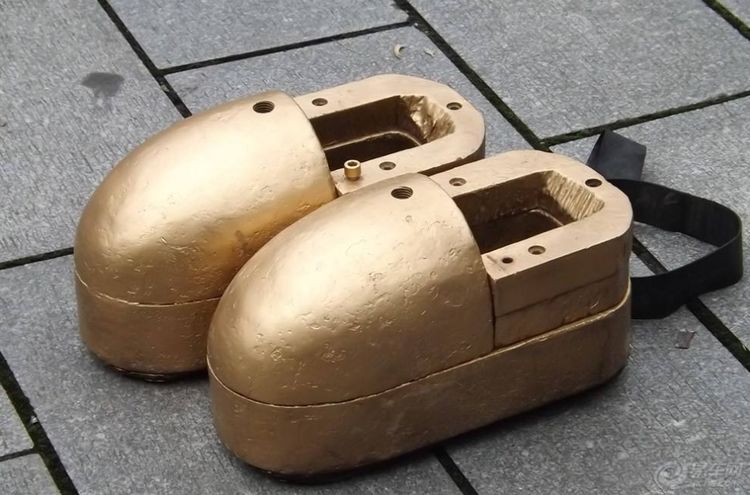 村民踩600斤"铁鞋"生活, x光透视下发现异样, 医生: 武林高手