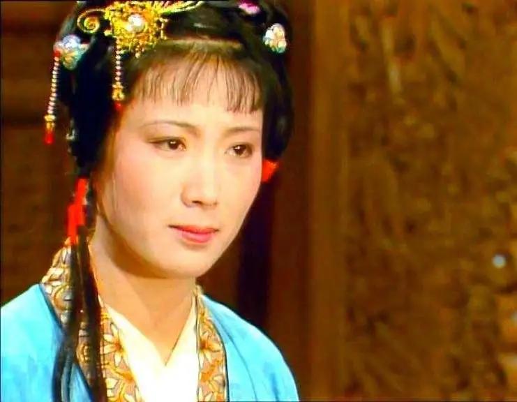 《红楼梦》里的琥珀与鸳鸯地位一样吗?