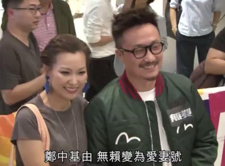 郑中基和老婆现身超市购物,郑中基负责买单,身家有百亿