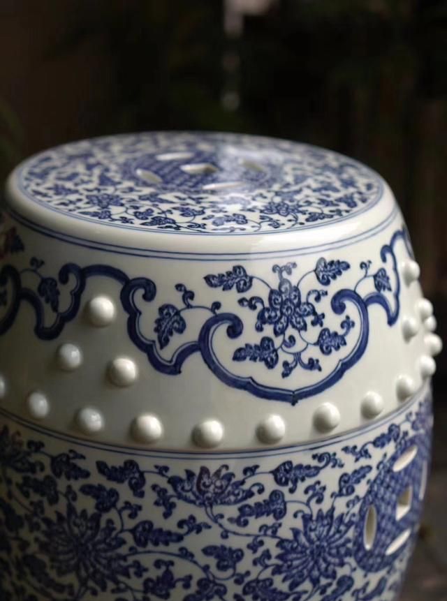 青花瓷,缠枝莲圆鼓凳