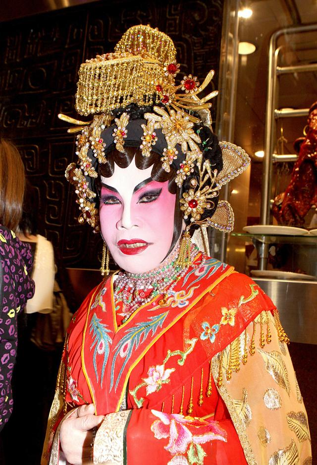 87岁黄夏蕙罕见素颜露脸尽显慈祥亲切为人心善自资购口罩赠长者