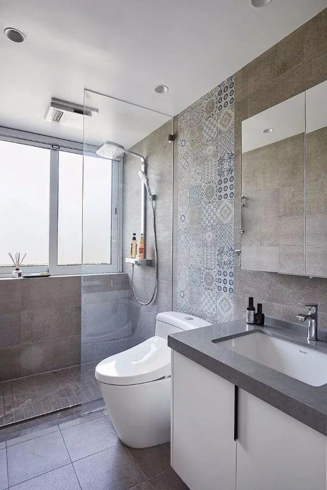 卫生间不管大还是小,这 样装一个淋浴房,洗澡都更舒服了!