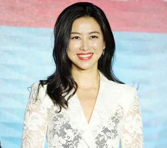 朱珠曝想客串精英律师第二季却被靳东拒绝八字回复全场笑翻