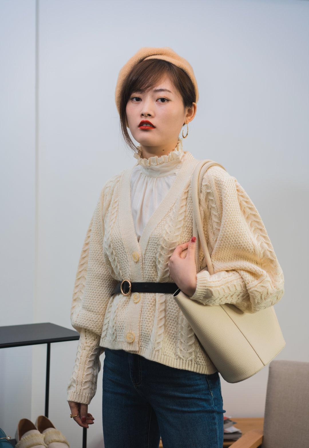 卫衣已经不受宠了,今年春季"奶奶衫"很流行,时尚百搭又减龄!