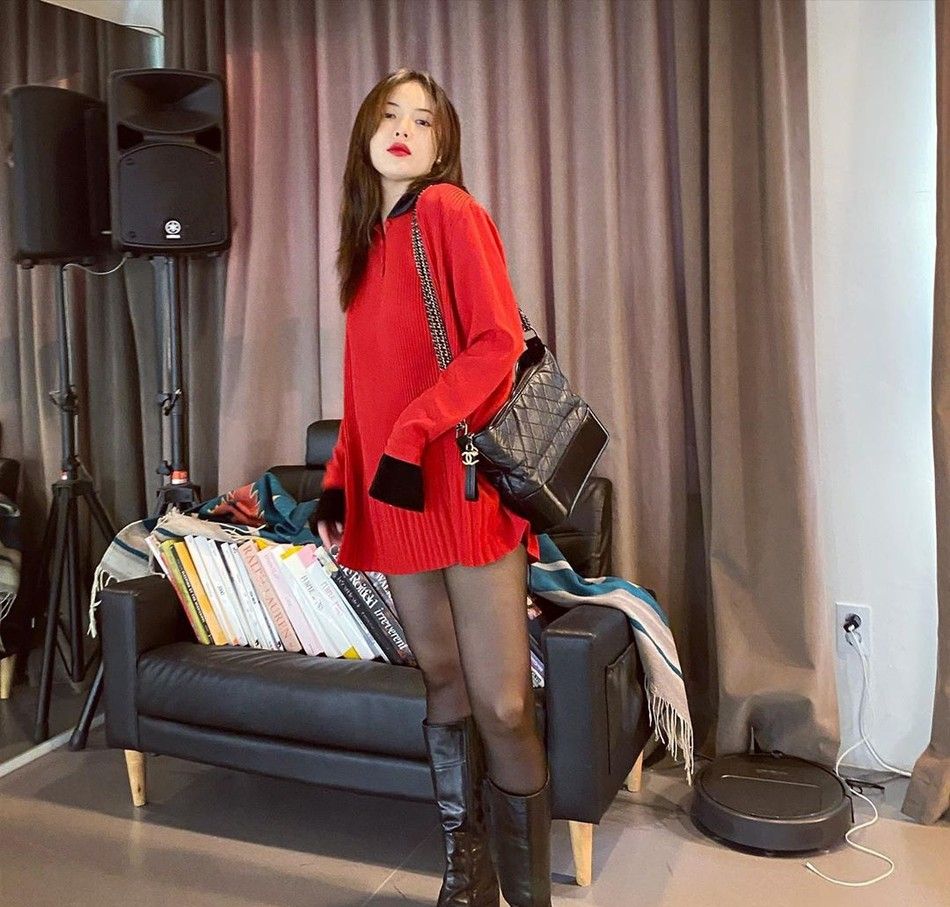 西装高跟鞋:性感,秀腿相信很多小仙女都尝试过下衣失踪这一穿搭大法