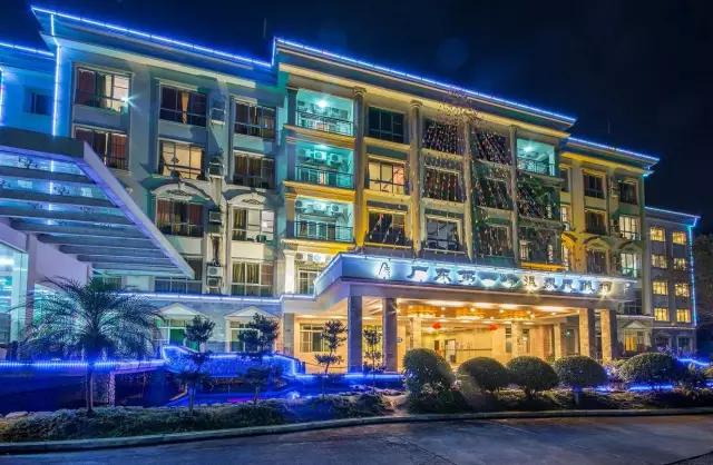 等熬过了这段日子,我们一起去海拔1902米高的森林里度假吧