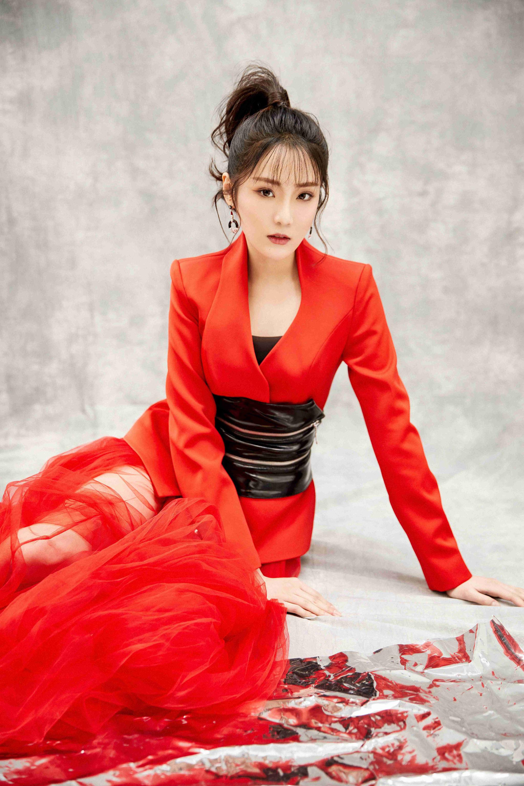 张可盈地球脸红了同名主题曲上线甜蜜抓耳超治愈