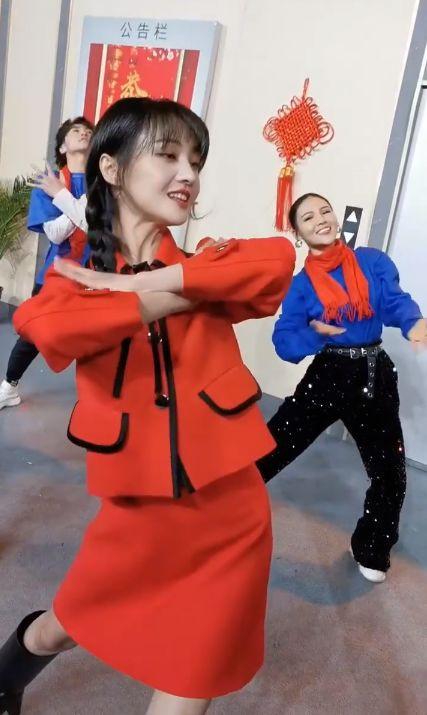 郑爽的"网红舞蹈",满满的都是青春的气息