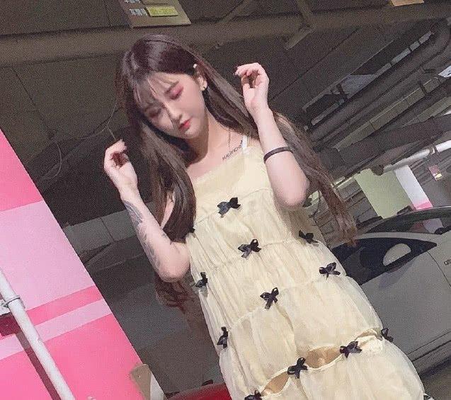 杨清柠全身上下多少纹身?光是看的见就三个,腿上还有前任痕迹