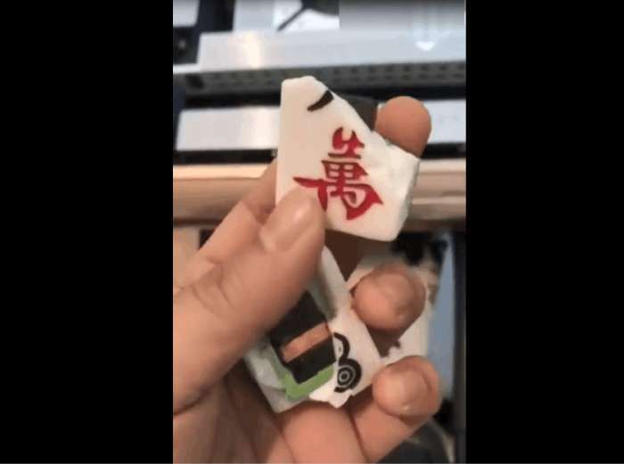 男子去麻将馆一晚输了10万, 把麻将砸开后整个人懵了