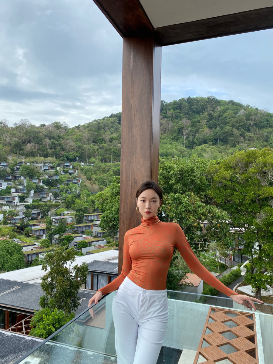 174cm赵尧珂和179cm肯豆,同样搭配紧身上衣,爱豆和超模的区别!|赵尧珂