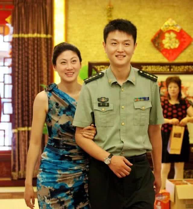 中国女篮美女卞兰比李梦还猛退役后经历2次婚姻现状如何