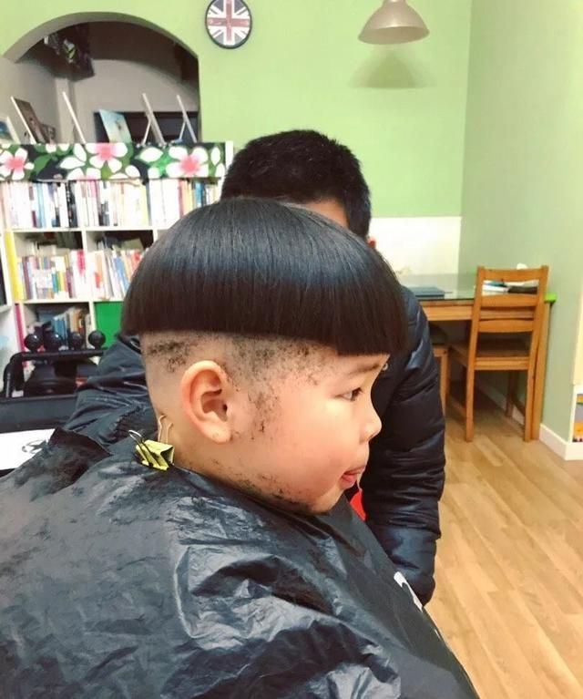 丁小拐 西瓜头每剪一次就更傻一分.