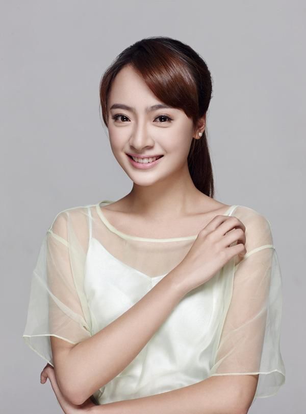 否认的是孙铱的能力和演技都是非常出众的,无论是《白鹿原》中"白灵"