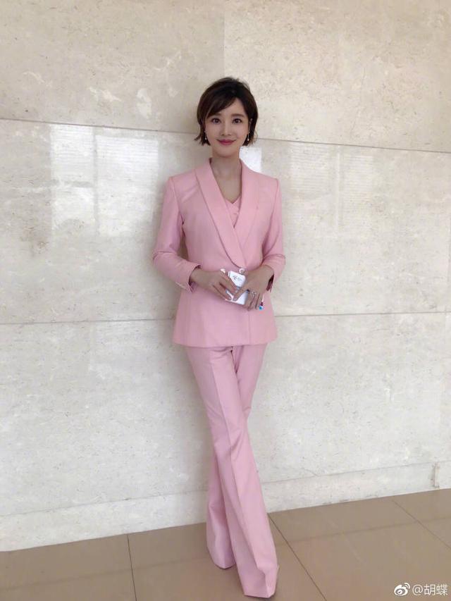 美女主持人胡蝶