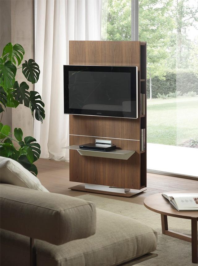 电视机不挂墙上,在吊顶上装轨道,想哪看就移哪,连电视柜都省了