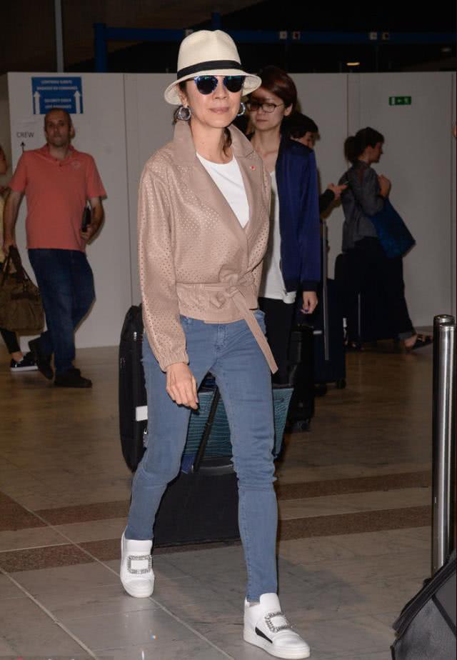 杨紫琼穿绿色纱裙竟然没有违和感你能看出她多少岁了么